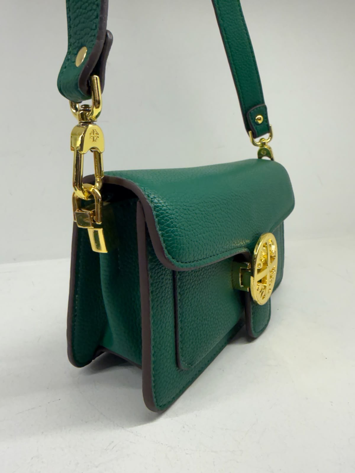 Cartera Tory burch