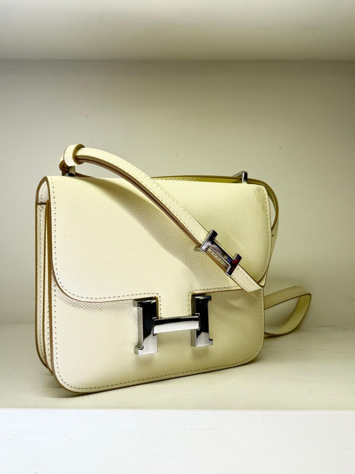 Cartera Constance H